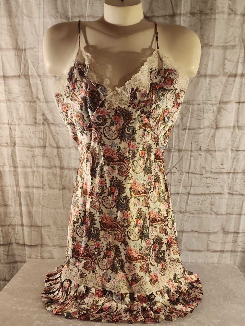 Victoria's Secret Cream Paisley Floral Lace-Trim Slip